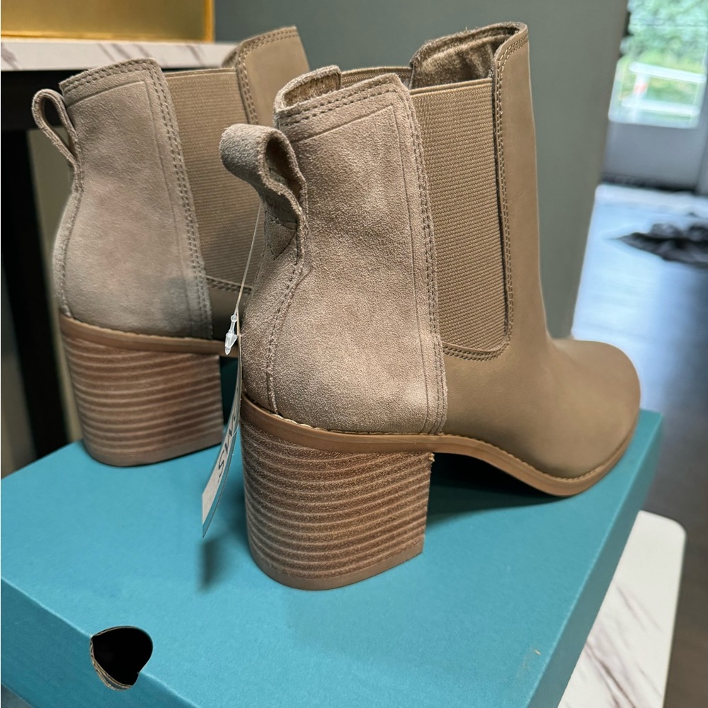 Tom's Suede Chelsea boots size 8